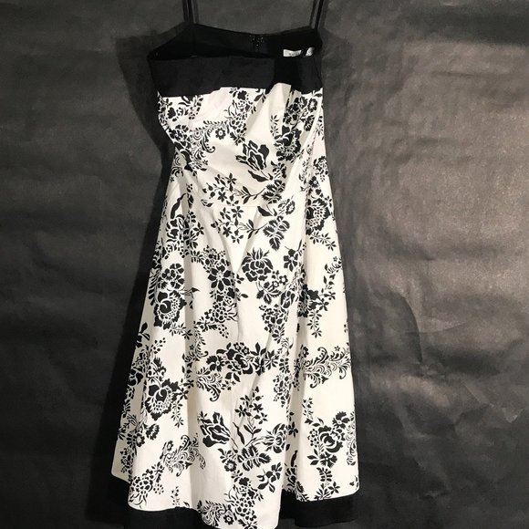 White House Black Market Dresses & Skirts - WHITE HOUSE BLACK MARKET WHBM Baroque Strapless Dress Size 4 Holiday Floral